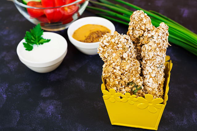 Sem farinha de rosca e sem trigo: prepare um empanado leve e delicioso, sem perder a textura crocante do à milanesa perfeito e que ainda é saudável