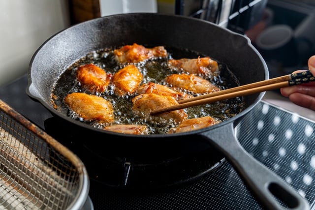 Adeus, frango frito sem graça: depois que aprendi esse método de preparo meu empanado fica crocante e muito saboroso