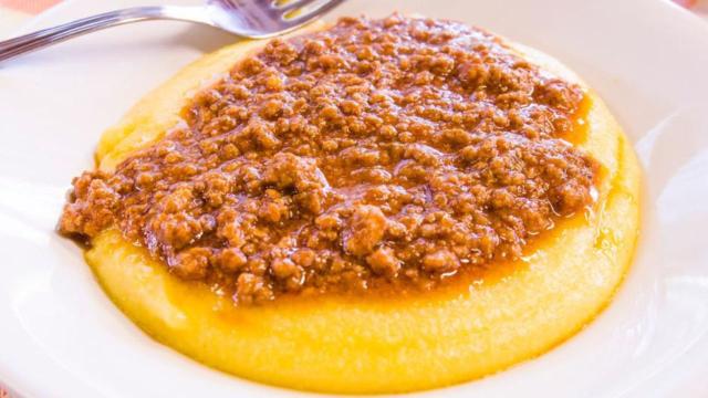 A polenta pode ser básica, mas o seu sabor é divino (Créditos: Shutterstock)