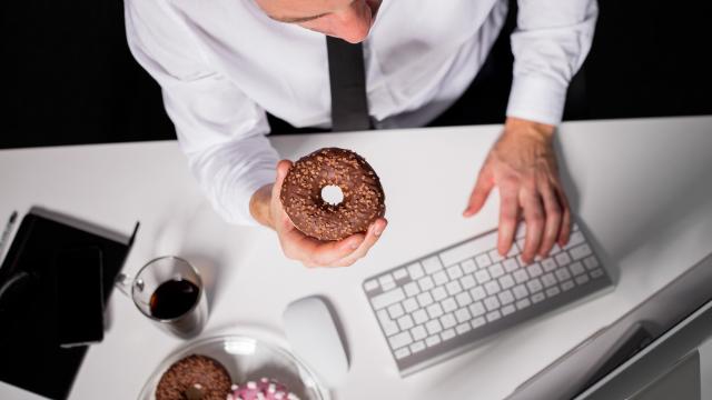 Como manter a alimentação saudável fora do home office? Essas dicas irão transformar a sua rotina no trabalho