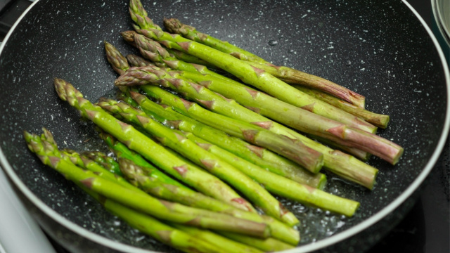 Rico em vitaminas, faz bem para a digestão e ajuda na perda de peso: esses e outros benefícios dos aspargos