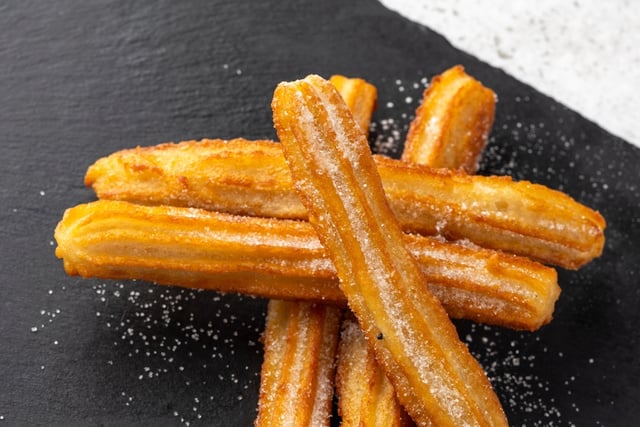 Como fazer churros caseiro que não explode no óleo: receita fácil, sequinha e crocante por fora