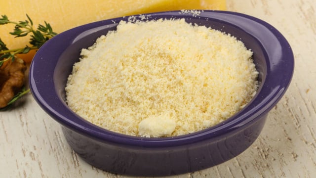 Adeus queijo empedrado: TudoGostoso ensina como conservar o queijo ralado sem perder a qualidade