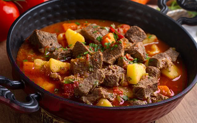 Adeus picadinho de carne duro: o segredo do chef para ficar macio e com molho encorpado digno de restaurante