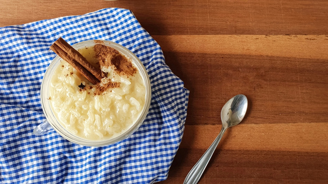 Há mais de 30 anos que minha avó faz esse arroz doce para a Festa Junina e ela finalmente revelou o segredo da receita