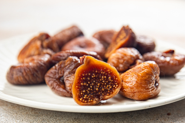 Na minha cidade eles sempre foram chamados de "chocolate dos pobres", mas são essenciais no meu café da manhã e nas minhas saladas