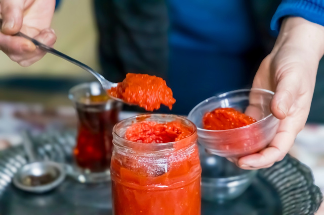 Cheia de sabor e muito fácil de fazer: essa pasta apimentada vai virar o seu novo vício