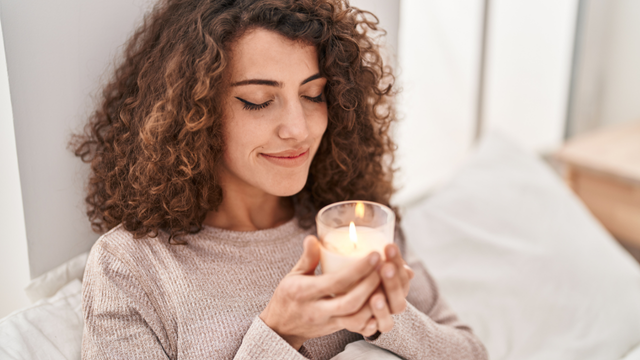 É muito fácil e barato fazer uma vela aromática e repelente para a sua casa, aprenda já e pare de gastar dinheiro com o que não precisa!