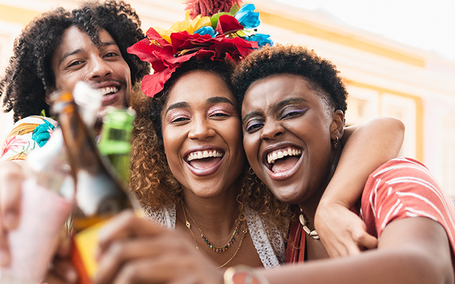 O erro comum na alimentação durante o Carnaval que aumenta o cansaço e atrapalha a recuperação