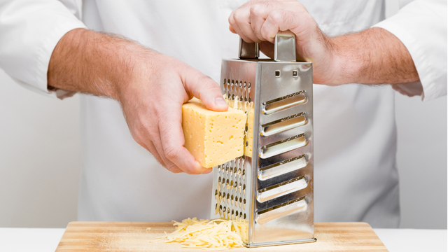 Para que serve cada lado do ralador? Essas são algumas funções que você talvez não conheça, mas que vão facilitar a vida na cozinha, segundo o TudoGostoso
