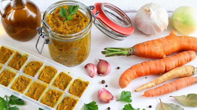 Aprendi a fazer um tempero caseiro para congelar com minha tia cozinheira e minha vida na cozinha é outra: serve para carnes, legumes e peixes