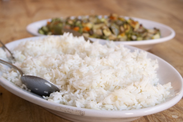 Quer um arroz soltinho e perfeito? O segredo está nesse truque simples que quase ninguém conhece