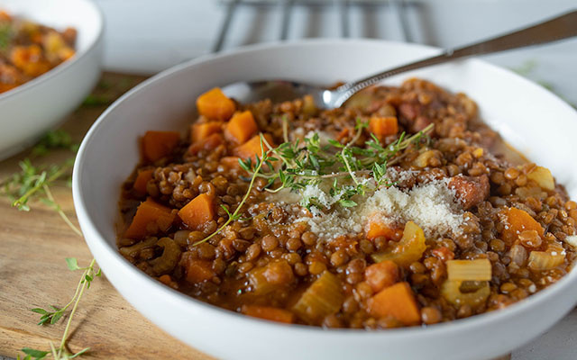 Os cozinheiros concordam: "O segredo para fazer lentilhas perfeitas é refogar azeite, alho e um pouco de páprica"