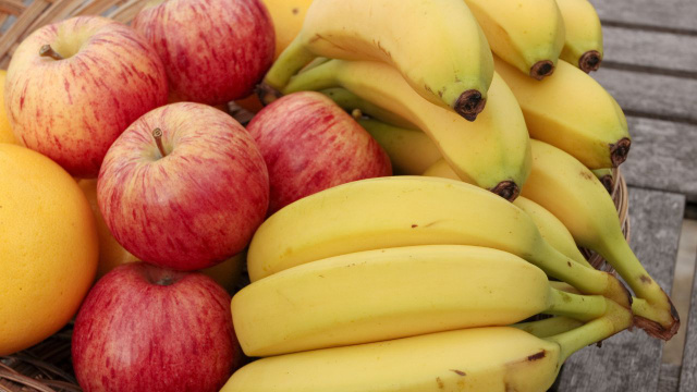 Maçã ou banana: qual fruta é melhor para quem tem glicose alta? A resposta pode surpreender