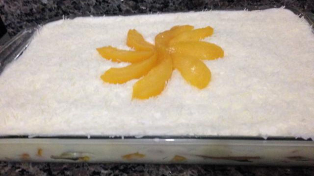 O pavê de pêssego é uma sobremesa suave e refrescante para adoçar o dia (Créditos: TudoGostoso/Agna Sonele)