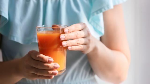 Esse é o suco poderoso que você precisa incluir na rotina se quiser ter um glow up no ano que vem: apenas 3 ingredientes
