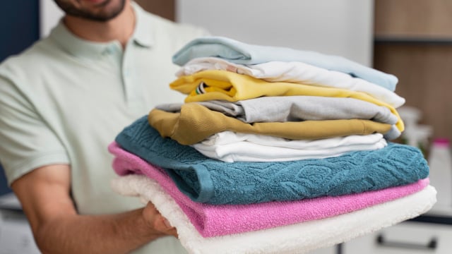 A etapa de secagem tem muito influência no aroma da roupa (Créditos: Magnific)