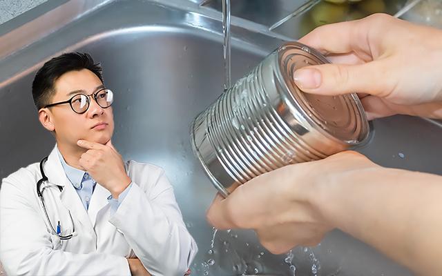 Microbiologista comprova se lavar as latas que a gente compra no mercado é frescura ou higiene essencial