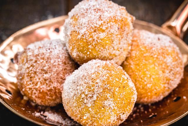 Só de pensar em rechear o bolinho de chuva com goiabada já dá água na boca! (Créditos: Shutterstock)