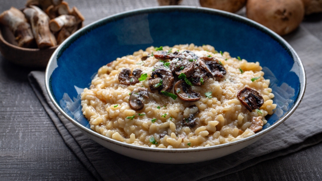 Suja só uma panela! Risoto de cogumelos é o almoço completo de domingo que fica pronto em tempo recorde