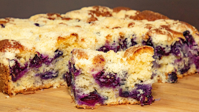 Crocante por fora e úmida por dentro: cuca de uva da minha avó sempre fica uma delícia e a massa tem um segredo