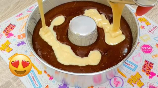 Despeje leite condensado no bolo cru para ter um resultado INCRÍVEL: meus filhos me pedem o tempo todo