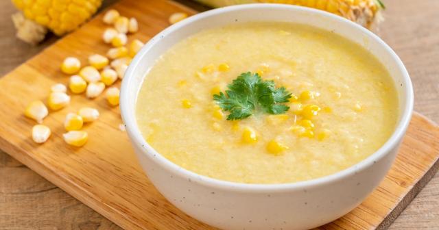 A sopa de milho já deixa a Festa de São João bem mais calorosa (Créditos: Shutterstock)