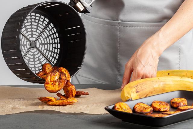 Coloque uma banana na air fryer e veja a mágica acontecer!