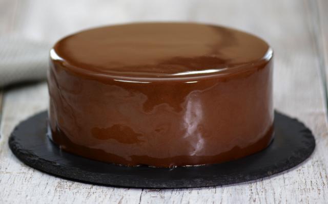 Essa torta tem bolo, sorvete e calda de chocolate em um preparo só (Créditos: Shutterstock)
