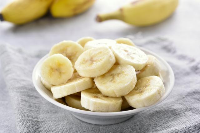 É quase um doce! Veja como fazer bananas caramelizadas na airfryer