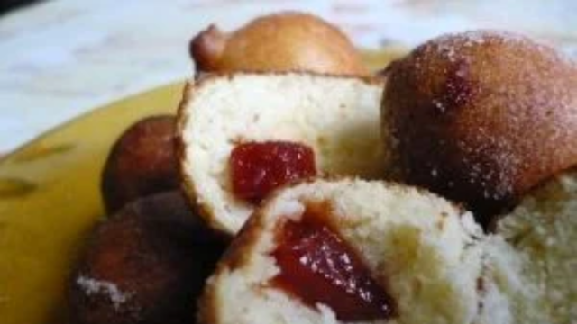 Bolinho de chuva recheado com goiabada. (créditos: TudoGostoso/@Carol)