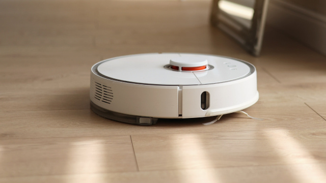 Troca inteligente: Substituia a vassoura por um aspirador robô na cozinha