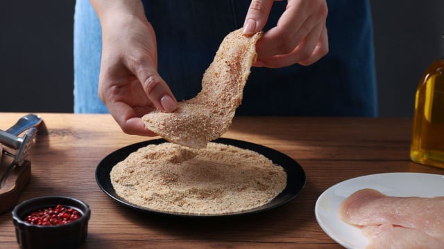 Como eu não pensei nisso antes? O jeito mais fácil de empanar sem sujar um monte de louças