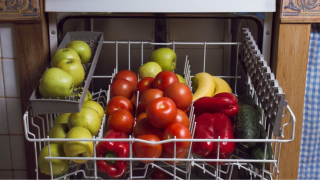 O que não te contaram sobre lavar frutas na lava-louças: isso os vídeos virais não mostram!