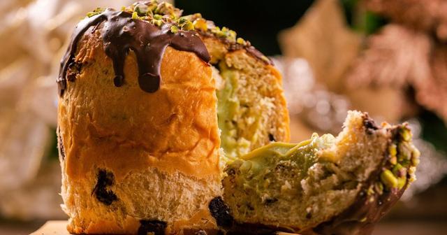 O panetone de pistache vai ser um dos doces queridinhos dos seus convidados. (Créditos: Shutterstock)