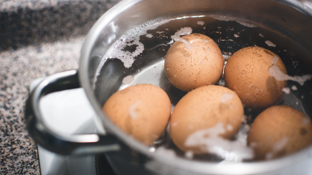 O ingrediente pode ter uma função importante durante o preparo! (Créditos: Canva)
