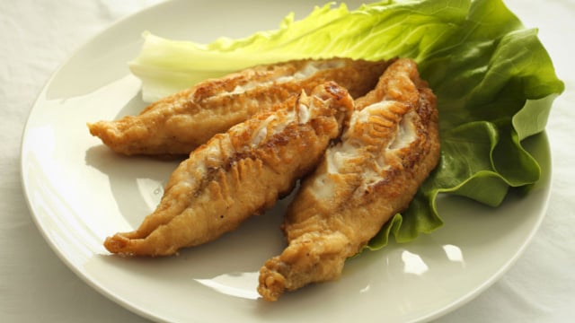 Ana, cozinheira: "Para deixar o peixe frito crocante e leve, não use farinha de rosca, use farinha de trigo e água com gás."