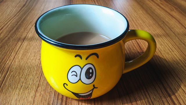 Não se trata apenas de canecas com frases inusitadas; aqui estão 8 objetos que, segundo especialistas, ocupam espaço desnecessário na cozinha