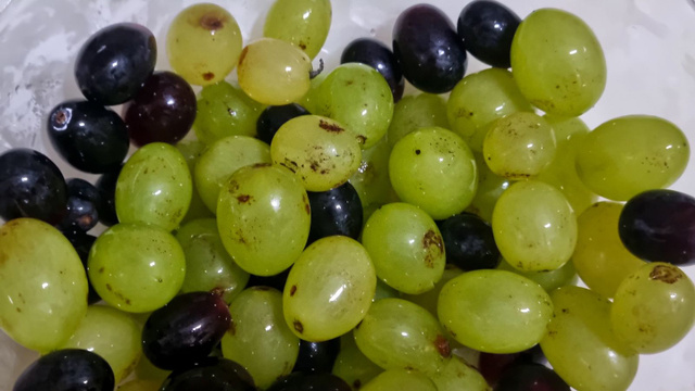 O que acontece se eu comer uvas com manchas?