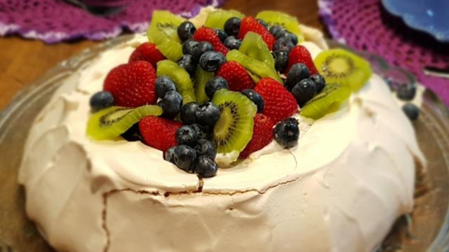 Pavlova de frutas. (créditos: TudoGostoso)
