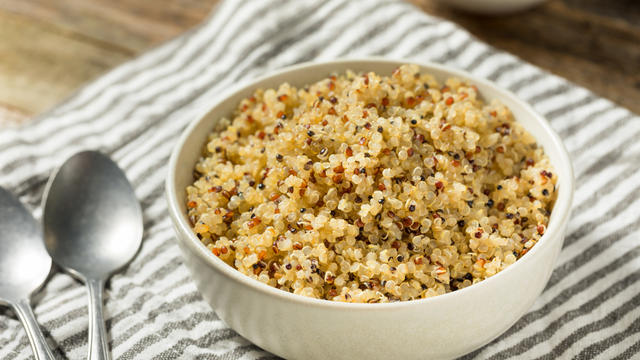 Eu nunca deixo a quinoa de molho. Tem problema?