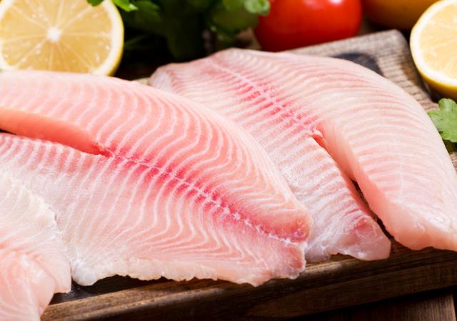 Os perigos de comer peixe cru: mulher tem todos os membros amputados depois de comer tilápia