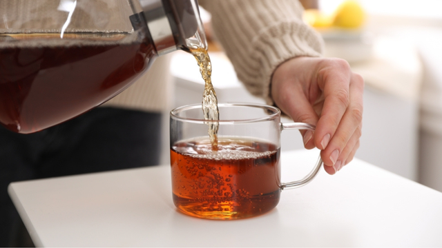 Adeus leite: esse chá de ervas contém 22 vezes mais cálcio do que um copo de leite, muito eficaz no combate à osteoporose