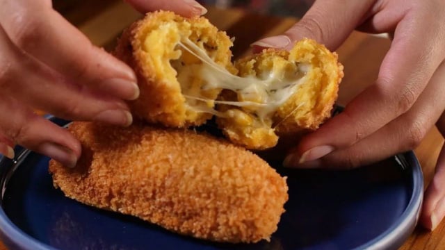 Dica é caprichar no queijo usado no recheio para o palitinho ficar ainda mais gostoso (Créditos: TudoGostoso)