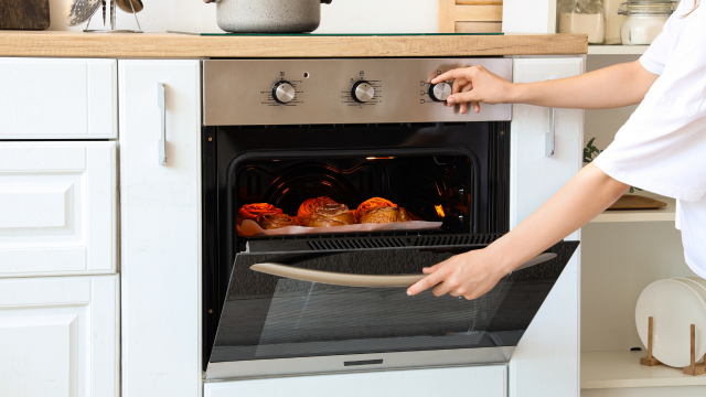 Vale a pena ter um forno elétrico? saiba como o eletrodoméstico pode te ajudar na hora de cozinhar