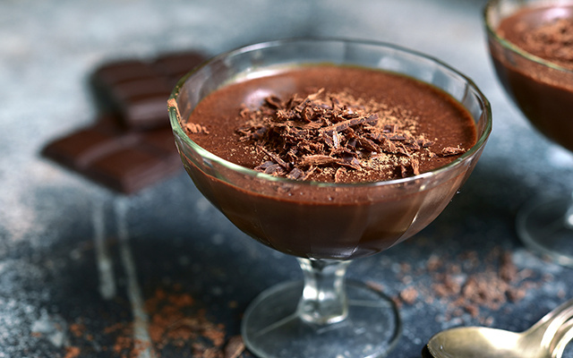 Nem ovo, nem açúcar: essa mousse de chocolate é absurda de gostosa e fica pronta em poucos minutos