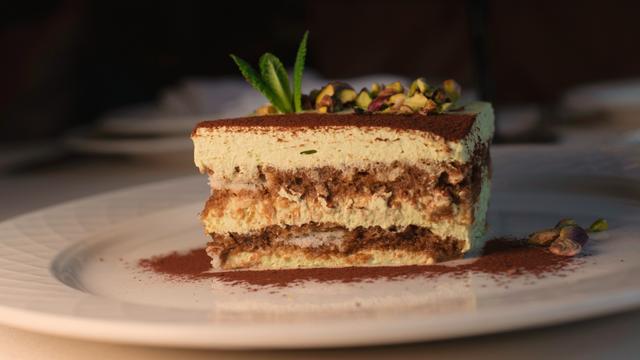 Sobremesa de rico fácil e rápida: esse tiramisù de pistache fica pronto em 15 minutos e fica divino