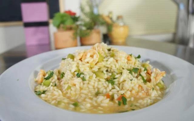 O risoto de camarão parece chique, mas é prático (Créditos: TudoGostoso/Gui Barthel)