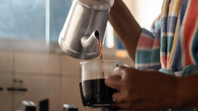 José Abellán, cardiologista, sobre beber café diariamente: "O consumo moderado e regular de café está associado a efeitos protetores a longo prazo. Quem o consome vive mais"