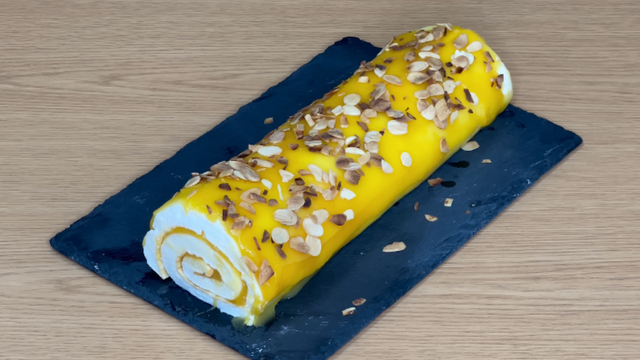 Aprendi essa sobremesa com a minha vizinha portuguesa: torta de claras com doce de ovos leve, fofa e tão deliciosa que desfaz na boca